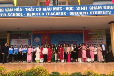 Sáng 11/01/2025 Trường THCS Phan Chu Trinh tổ sinh hoạt câu lạc bộ tiếng Anh giao lưu với giáo viên người nước ngoài.